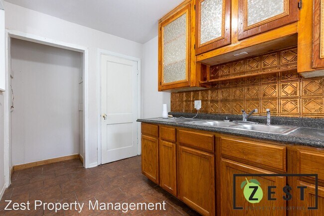 Building Photo - 2 br, 1 bath Apartment - 11238 Glenfield A...