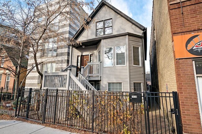 Building Photo - 1410 W Diversey Pky