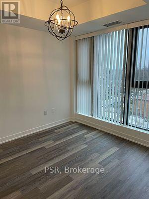 Photo du bâtiment - 250-250 Lawrence Ave W
