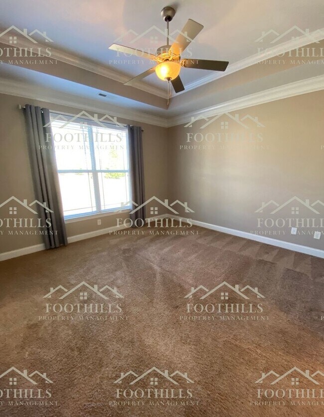 Foto del edificio - Charming 3BR Home with Luxury Vinyl Floors...