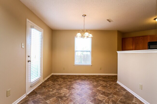 Foto del edificio - 15226 Clear St