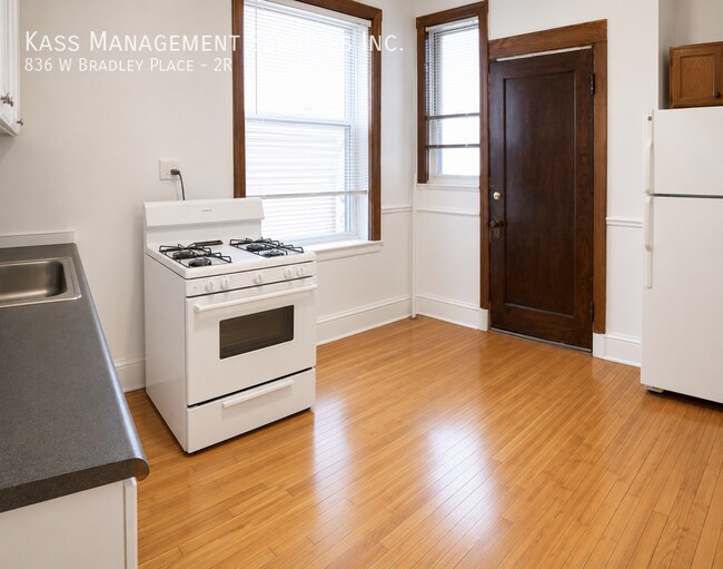Foto del edificio - 836 W Bradley Pl