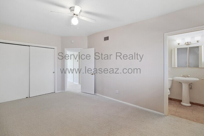 Foto del edificio - 6804 E 2nd St