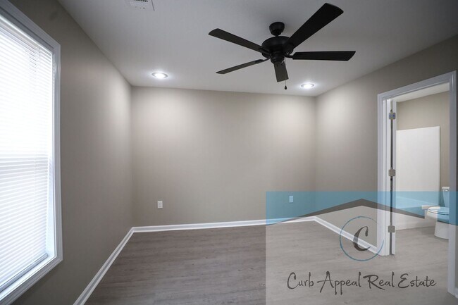 Foto del edificio - 2801 Forest Home Rd