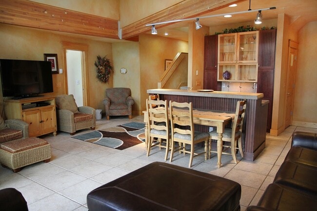 Foto del edificio - WINTER RENTAL-204 Durango Ct.-Remodeled 3 Bed w/Loft &4 Baths Condo w/ Private Laundry