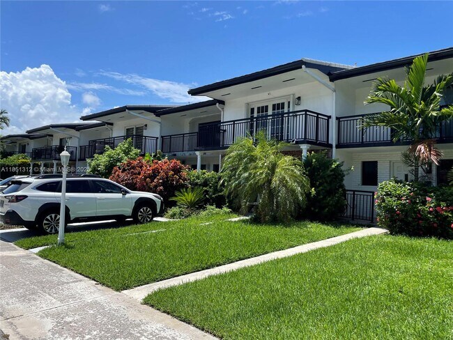 Foto del edificio - 2213 NE 122nd St