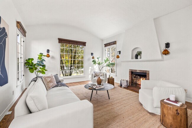 Foto del edificio - 2327 Midvale Ave