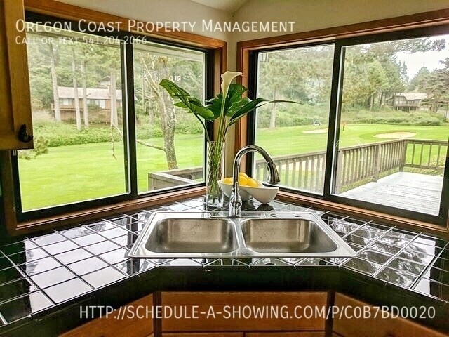 Foto del edificio - 132 Salishan Dr