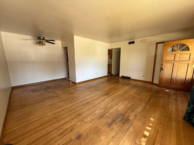 Building Photo - North Central 3 Bedroom Home