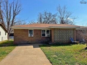 Building Photo - 104 Ave G