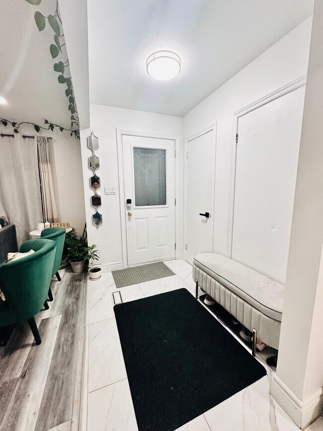 Photo du bâtiment - 3 BED - 1 BATH - HAMILTON - MAIN UNIT