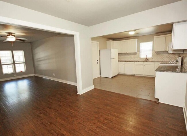 Foto del edificio - 1205 W Brooks St