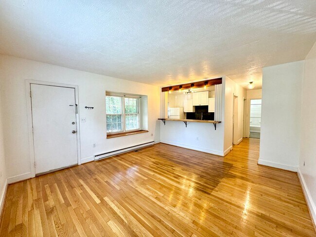 Building Photo - 110 Binford St