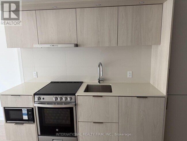 Photo du bâtiment - 448 Burnhamthorpe Rd W