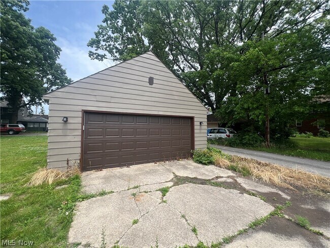 Building Photo - 214 Front St