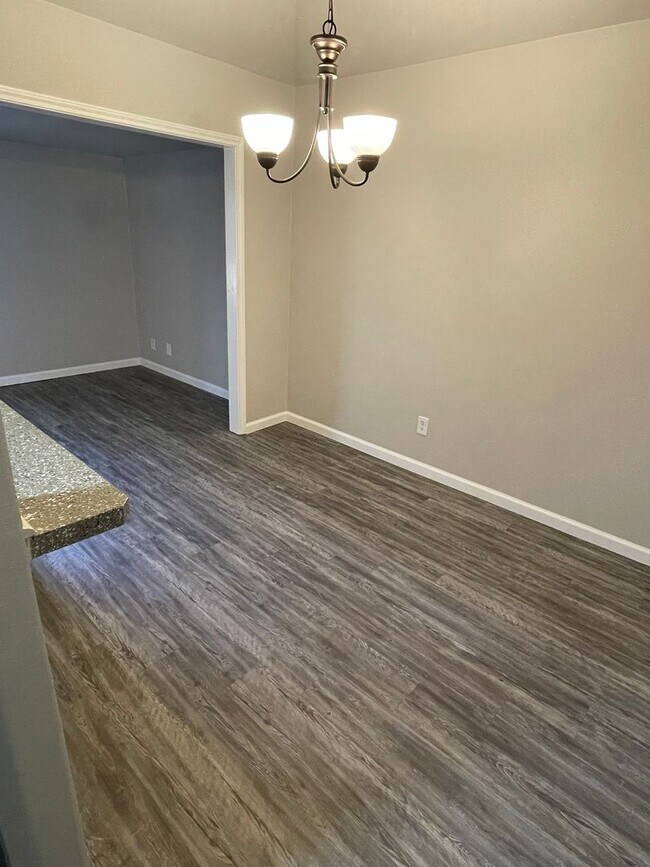 Foto del edificio - 3 BEDROOM 2 BATHROOM HOUSE IN DENTON