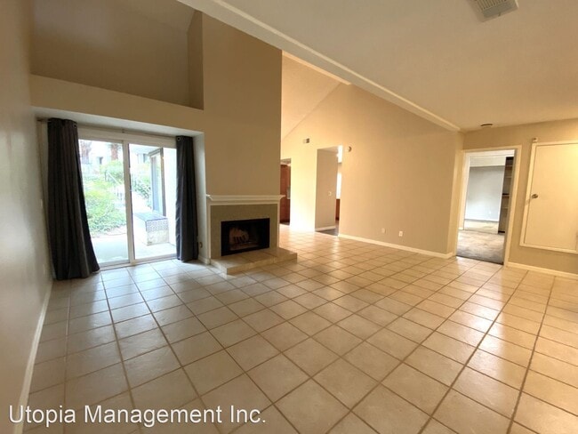 Foto del edificio - 2 br, 2 bath House - 1935 Sunset Dr. UNIT 52