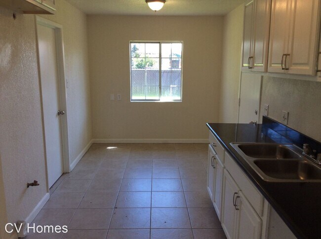 Foto del edificio - 3 br, 1 bath House - 2740 N. Dearing Ave.