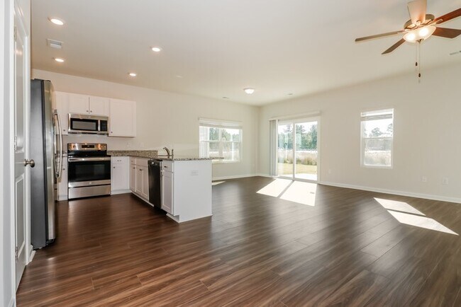 Foto del edificio - 3 Bedroom Home in Regal Farms