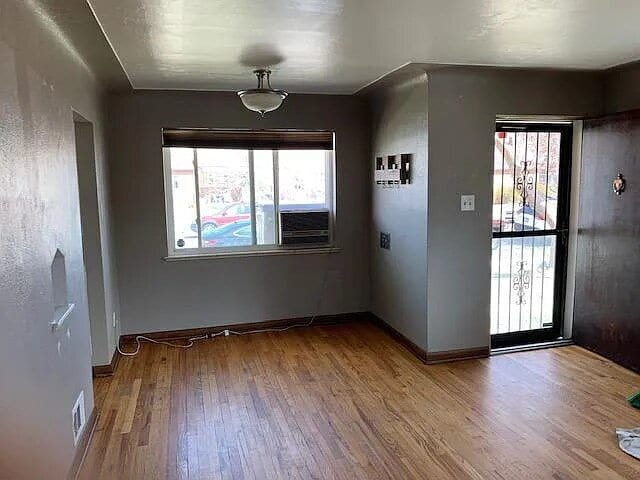 Building Photo - Two Bed / One Bath in Platte park for rent