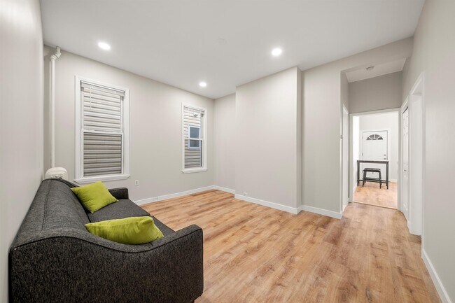 Building Photo - 215 Dodd St