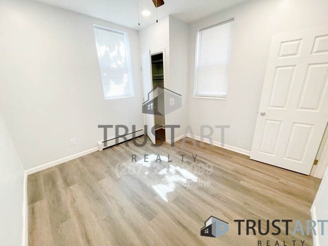 Building Photo - 3347 Frankford Ave