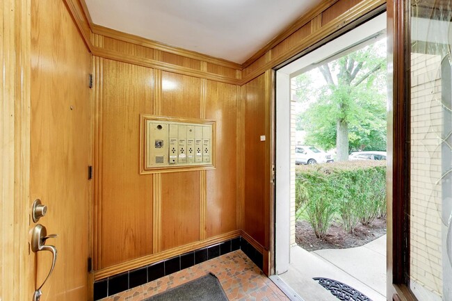 Building Photo - 6405 N Normandy Ave