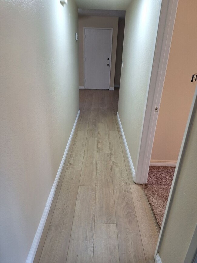 Building Photo - Redlands 2 bedroom 2 bath downstairs unit with large patio