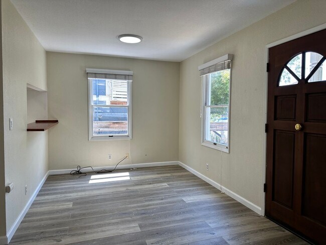 Building Photo - Lake Lorina Properties