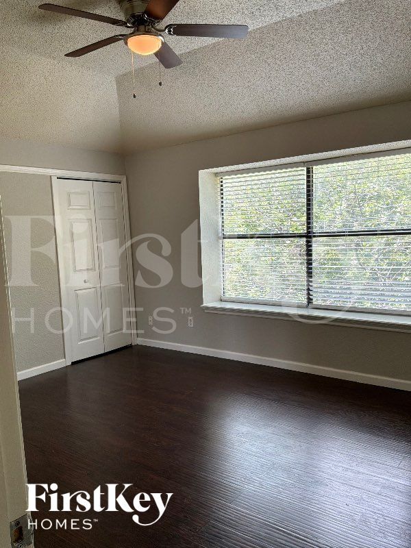 Foto del edificio - 6476 Sudbury Way