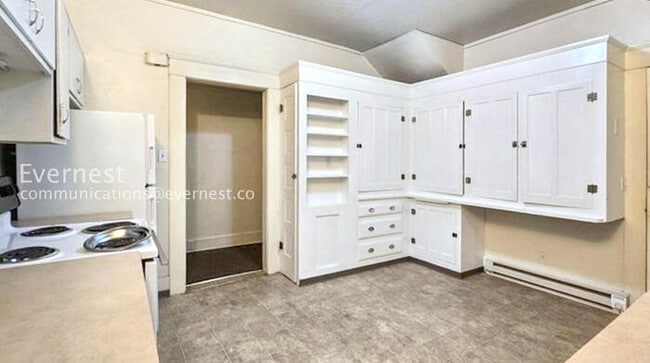 Building Photo - 4 Bed, 2 Bath Home with Fenced Yard / Vouchers Accepted / 12 to 18 month lease options available.