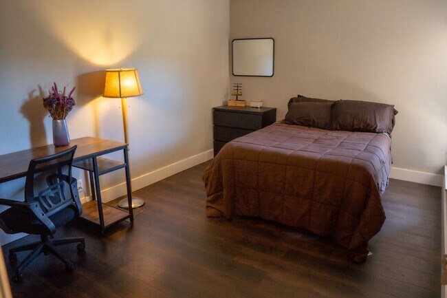 Foto del edificio - 430 N Civic Dr