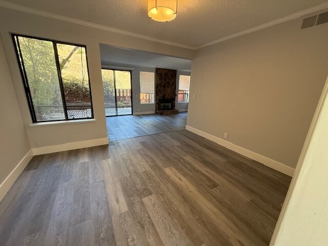 Foto del edificio - 21 Larkspur Ln