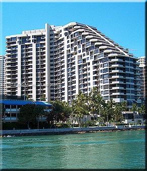 Building Photo - 520 Brickell Key Dr