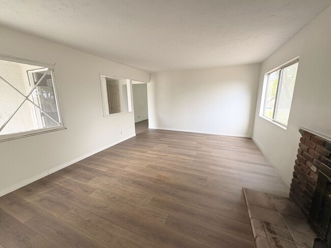 Foto del edificio - Coming Soon! Red Hill Home 11/01/25