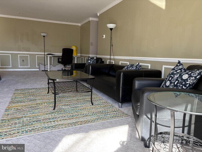 Foto del edificio - 1637 Oakwood Dr