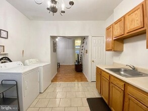 Building Photo - 2030 N Gratz St