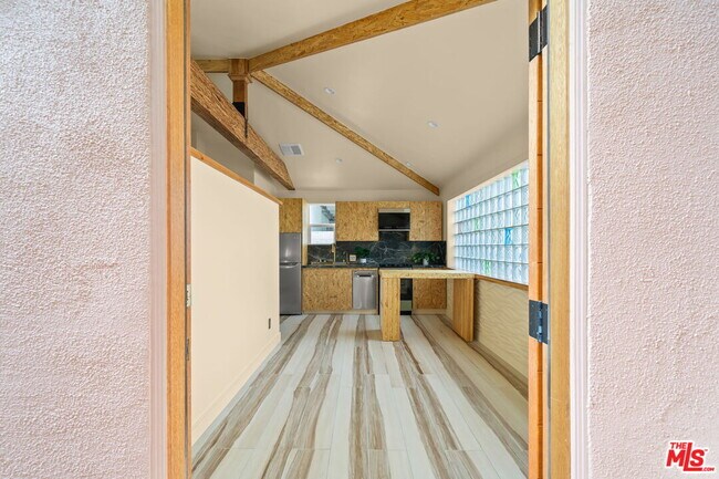 Foto del edificio - 621 Rose Ave