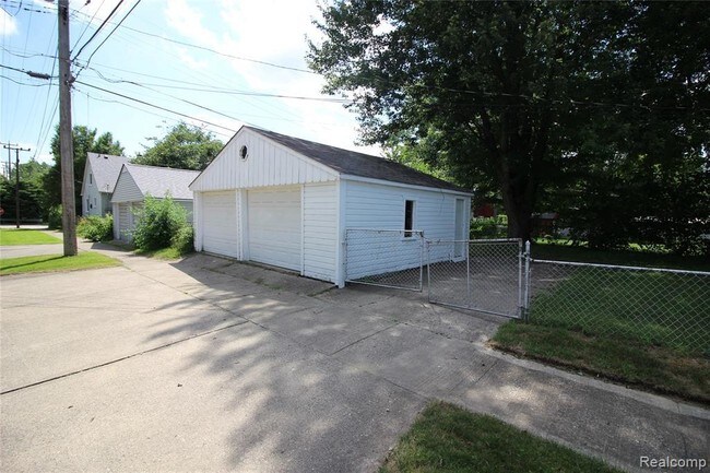 Building Photo - 25605 Hanover St