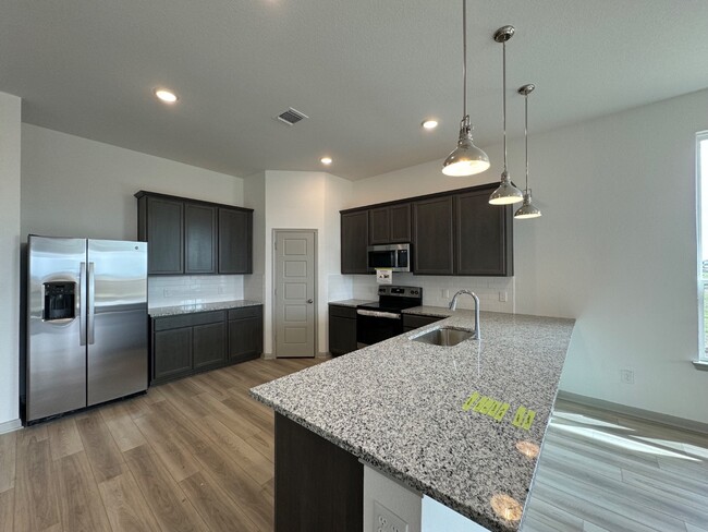 Foto del edificio - 6910 McGregor Lp