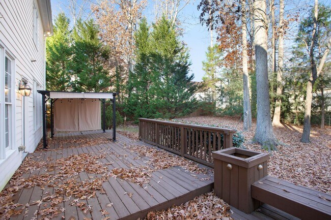 Foto del edificio - 4 Bedroom home with 3rd floor bonus room!