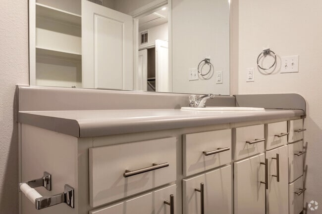 Bathroom - Esperanza at Queenston