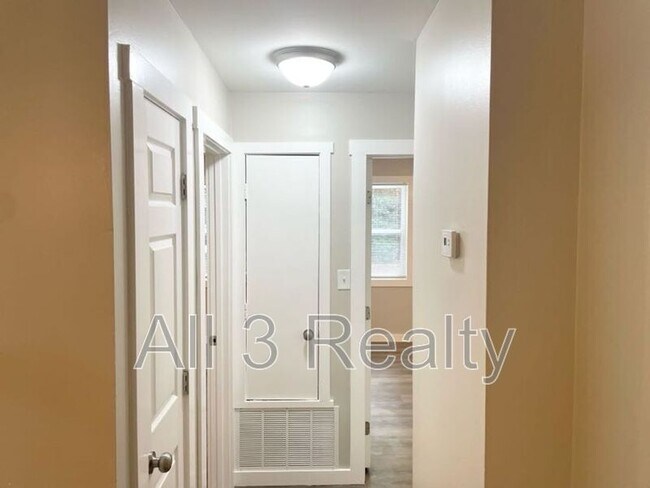 Building Photo - 117 Hillpine Trl