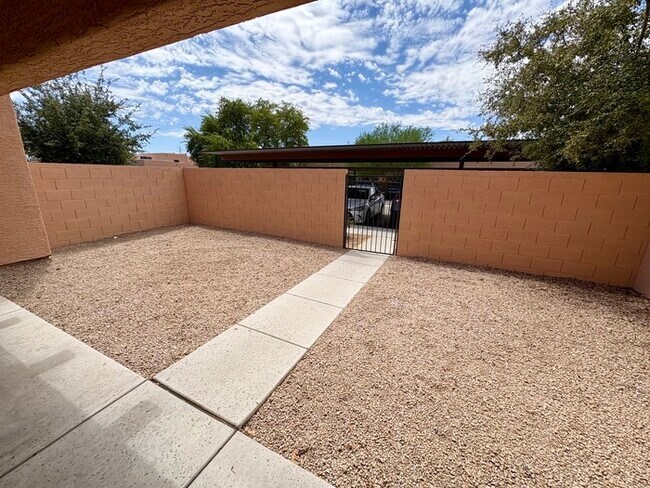 Foto del edificio - 8940 W Olive Ave