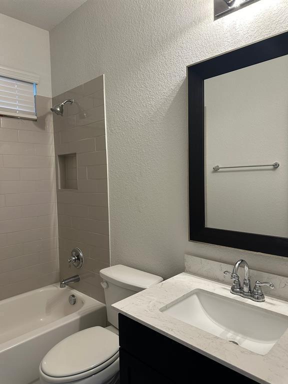 Building Photo - 921 Del Raphael Dr