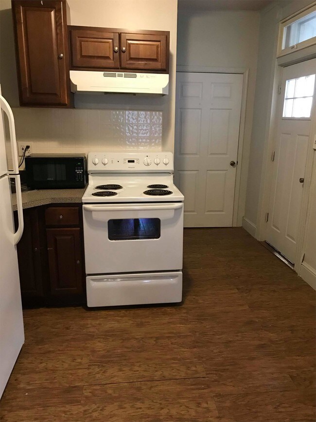 Building Photo - 28 N Broad St