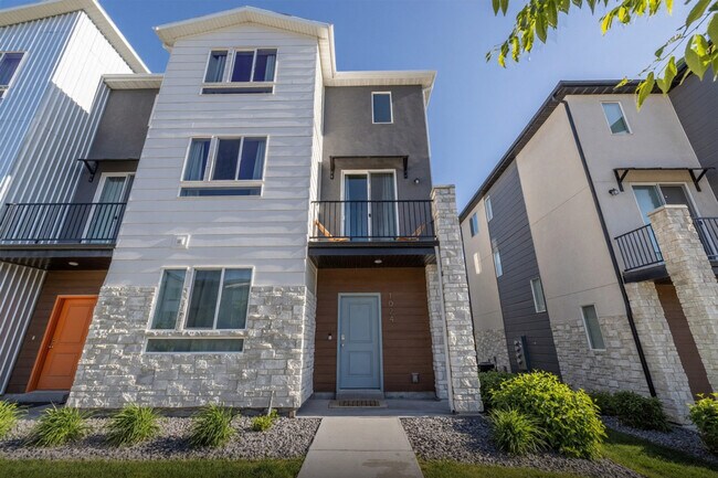 Building Photo - 1024 W 400 S