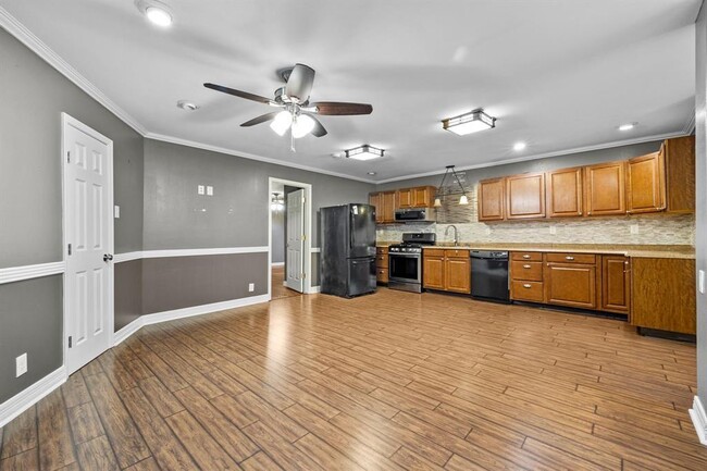 Building Photo - 7648 Broadview Dr