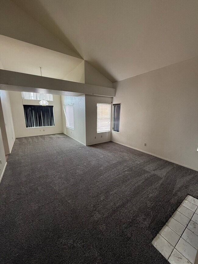 Building Photo - HOUSE FOR RENT