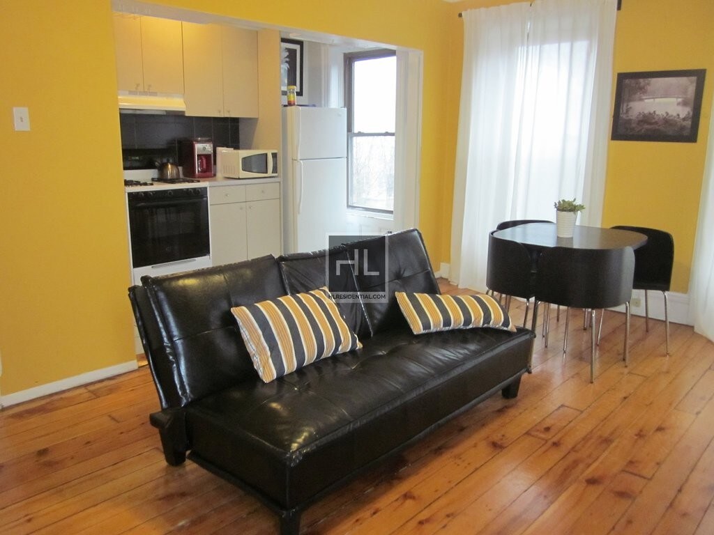 Primary Photo - 409 Stuyvesant Ave